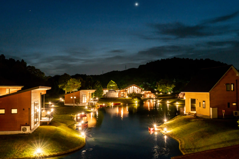 「GLAMP ELEMENT」の客室は全18棟