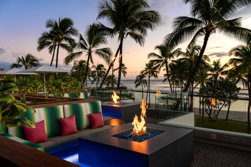 夕方からはファイヤーピット（焚き火台）を前にグラスを傾けるのもよさそう