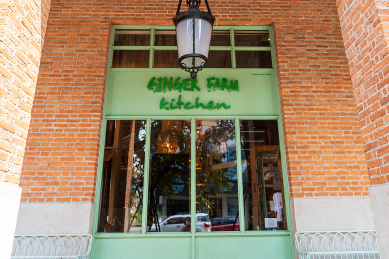 ナチュラルテイストで居心地の良い店内。平日の昼間は地元の人を多く見かけました