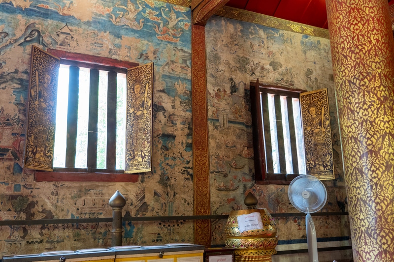 昔の北部タイの人々の生活様式や習慣などが描かれている壁画が必見