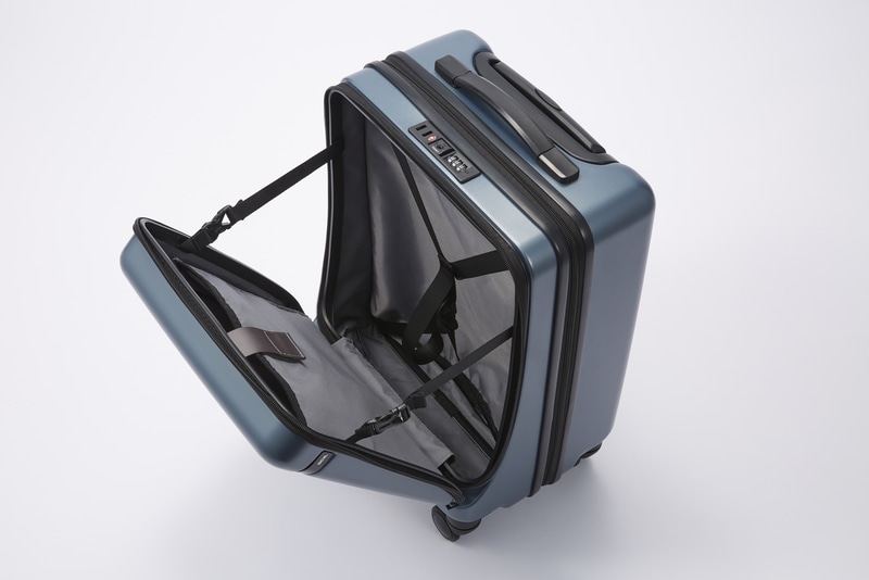 移動中に荷物を出し入れできるフロントオープンタイプも