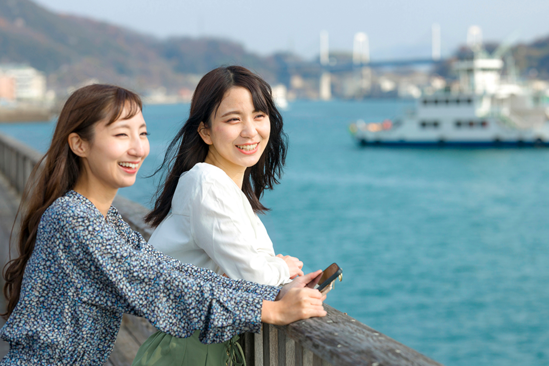 駅の展望デッキからは尾道水道や向島など尾道らしい風景を一望できる