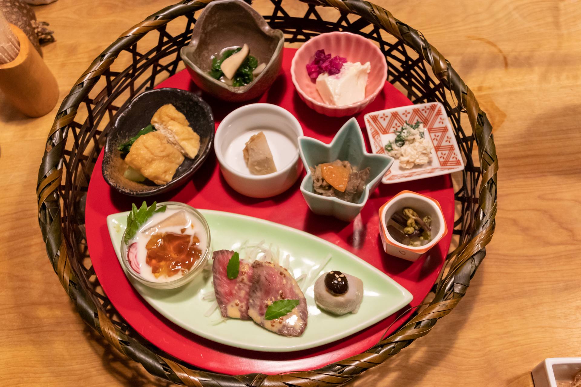 大和牛や大和伝統野菜のこだわり料理と一緒に、地酒をいただくのもオススメ