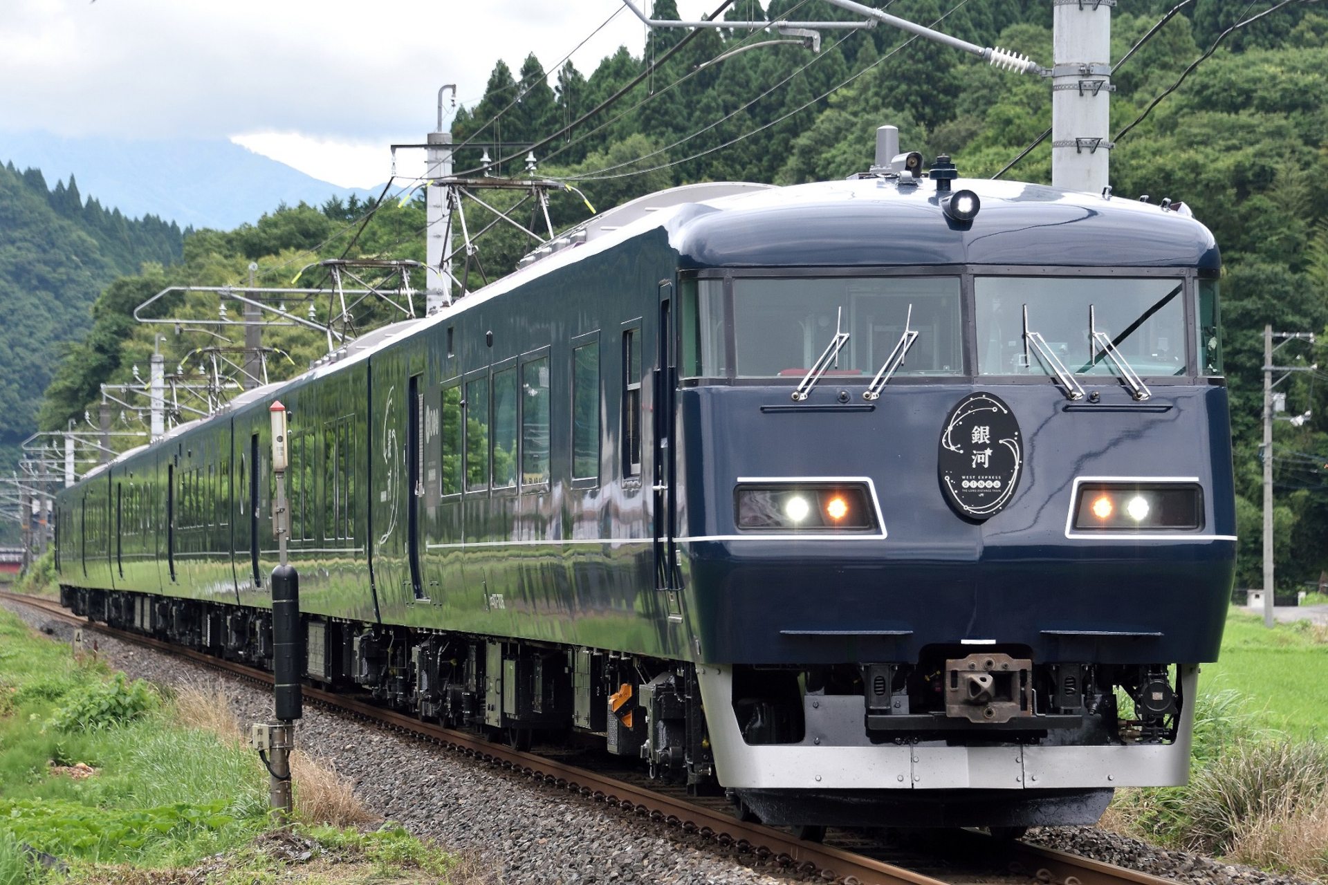 オープニングセレモニーではJR西日本の特別急行列車「WEST EXPRESS 銀河」を運行
