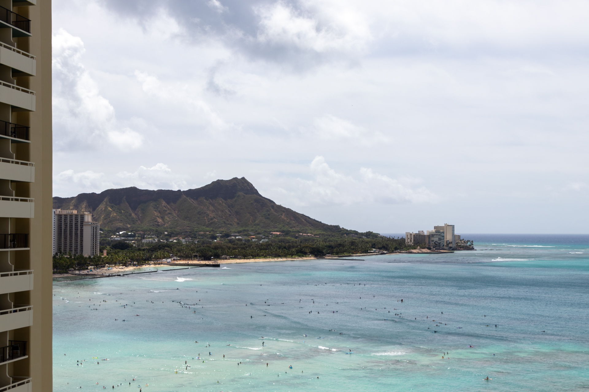 ラナイからの眺め。部屋によってはダイアモンドヘッドが見える