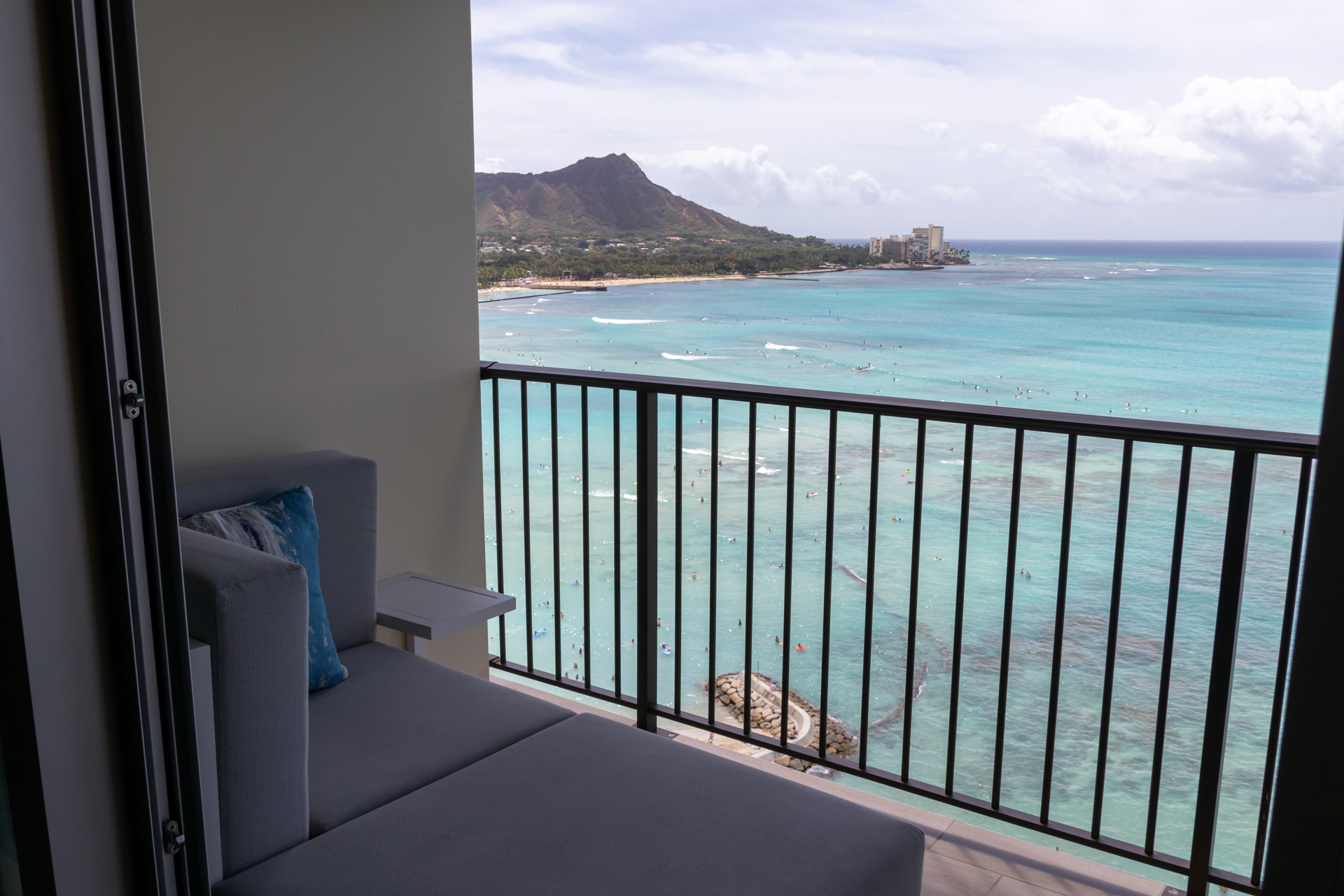 ラナイにあるカウチでくつろぐのもおすすめ