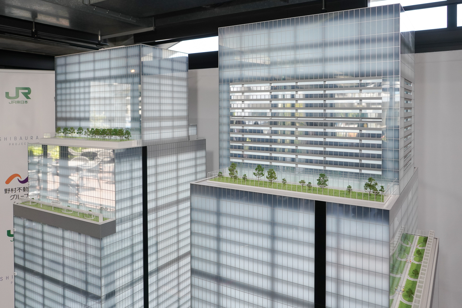 上層階には段差部に緑の多いテラス