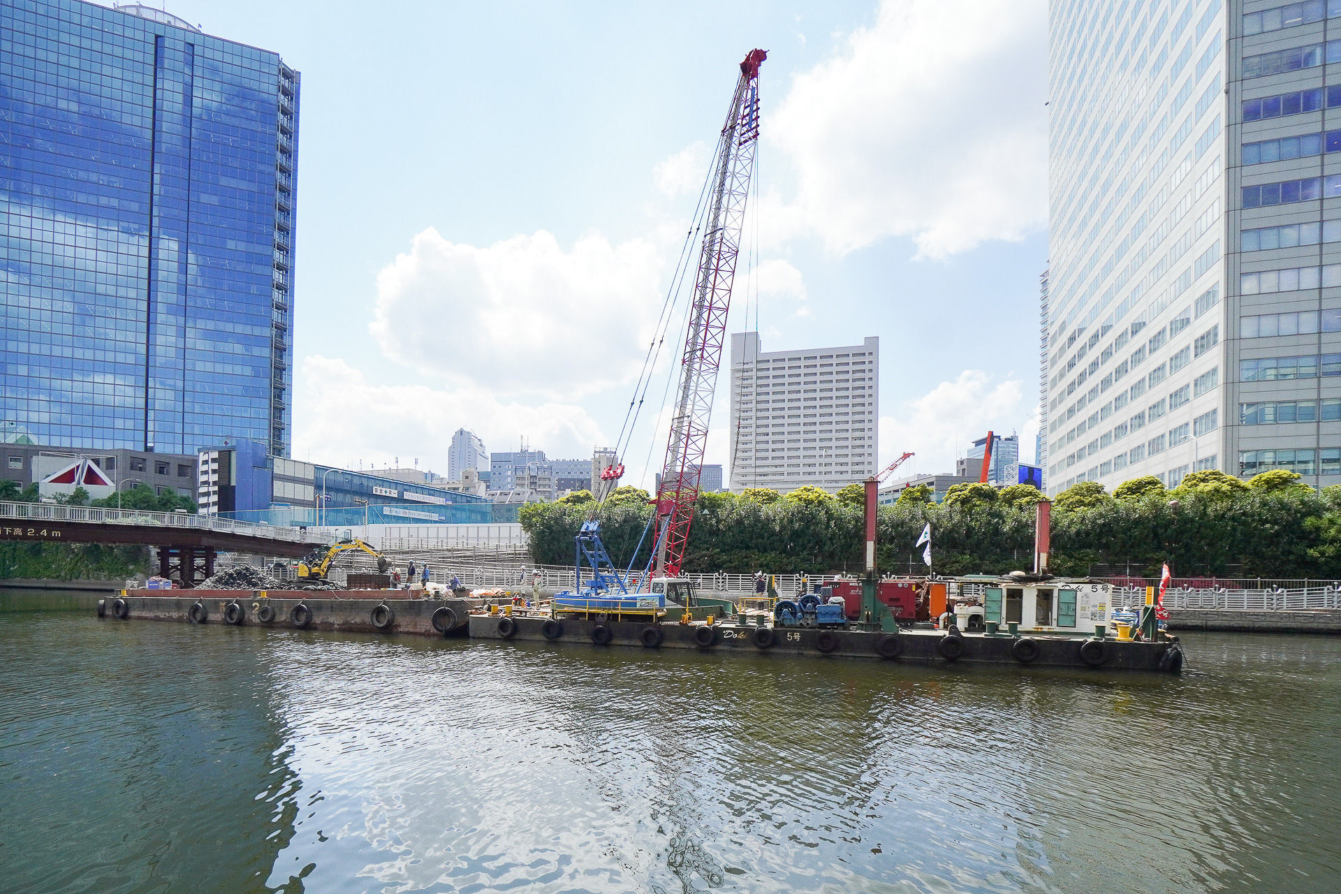 工事を地上から見たところ
