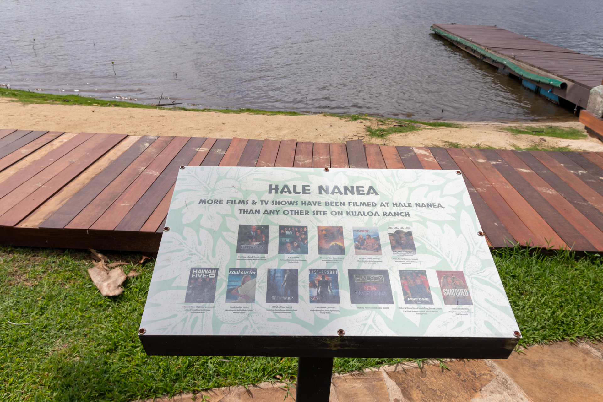 敷地内の至るところで映画やドラマの撮影が行なわれており、セットがそのまま残されている場所もある