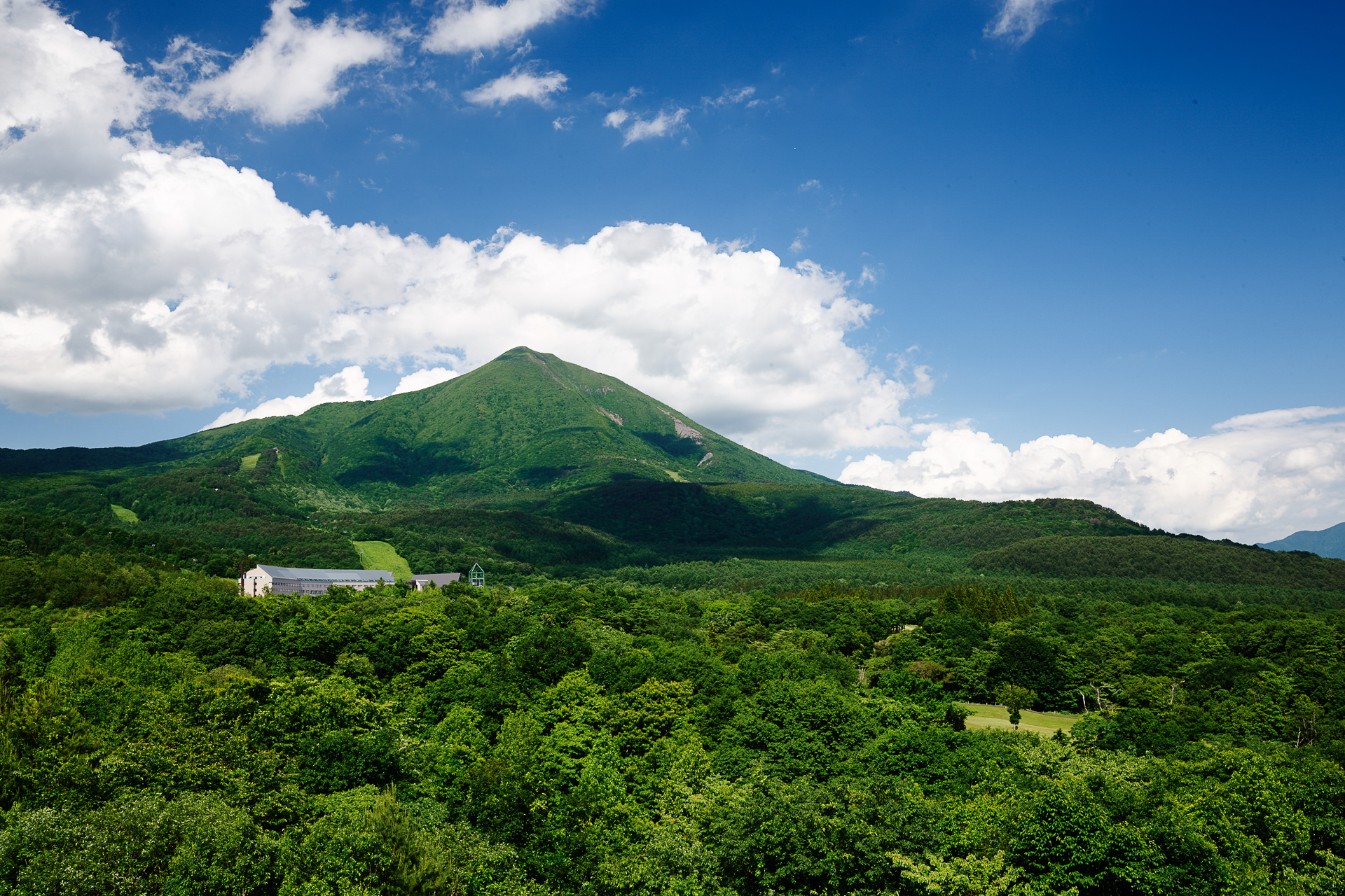 雄大な自然のなかにあるマウンテンリゾート「磐梯山温泉ホテル」