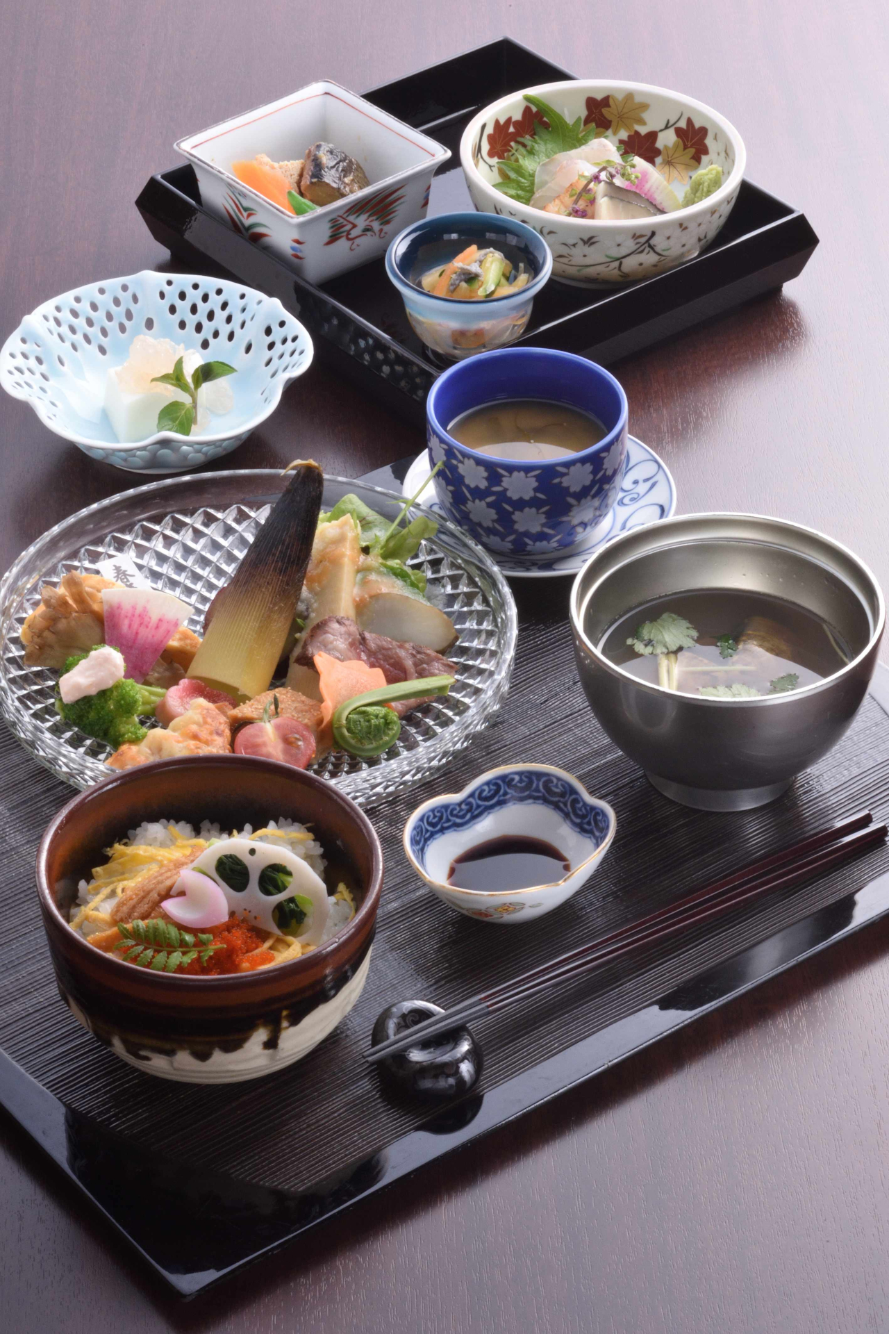 司馬遼太郎「峠」の主人公が休息した新潟県の老舗料亭「居食亭 東忠」の昼献立