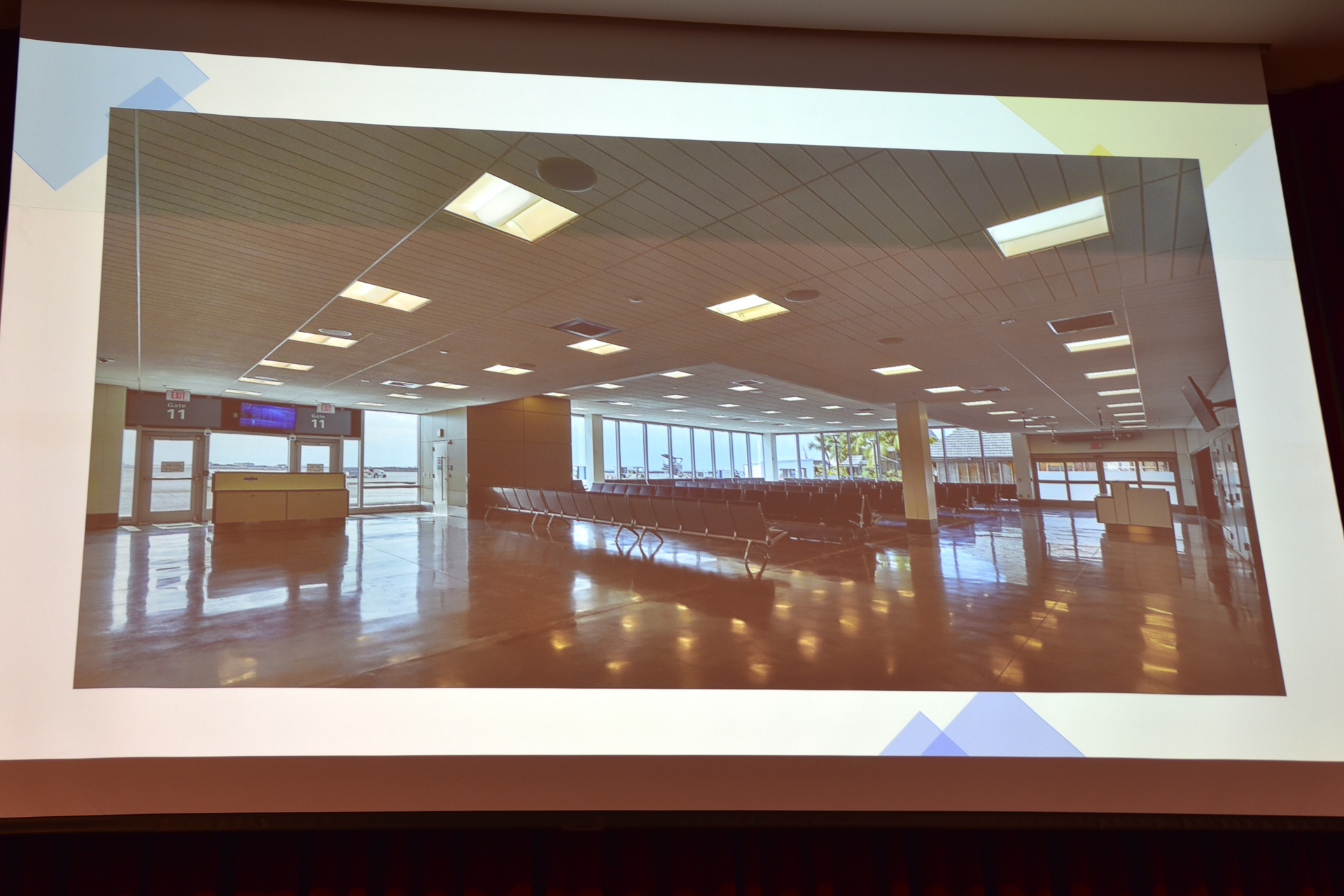 コナ空港初の完全な空調設備を持つ出発ゲート