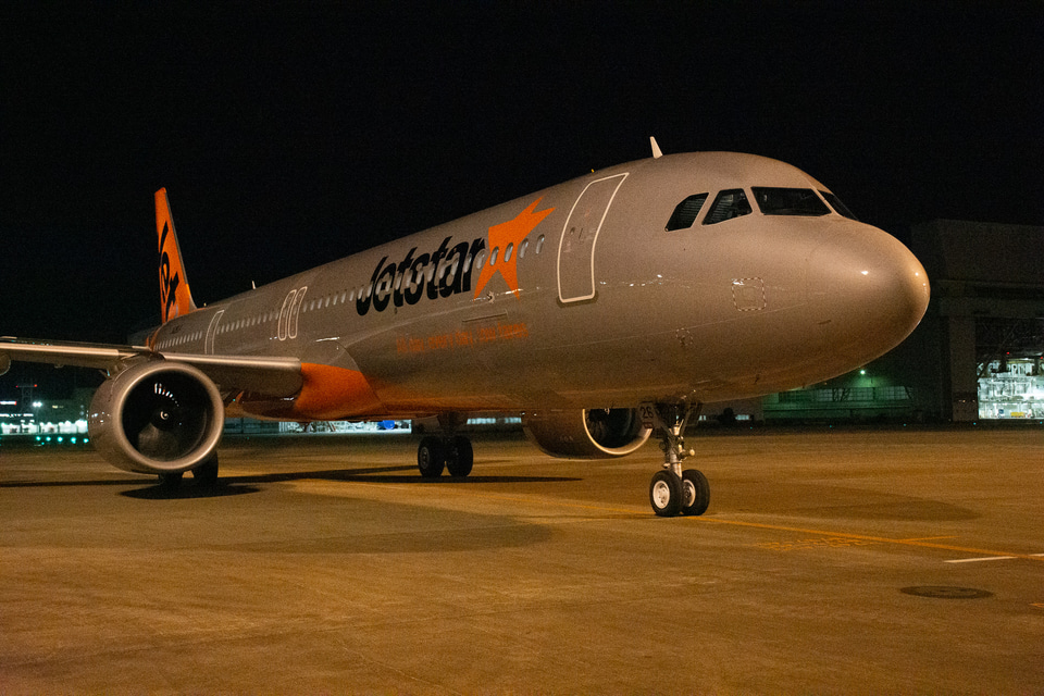 ジェットスター、最新鋭機A321LR初号機が成田到着！ 新デザインで