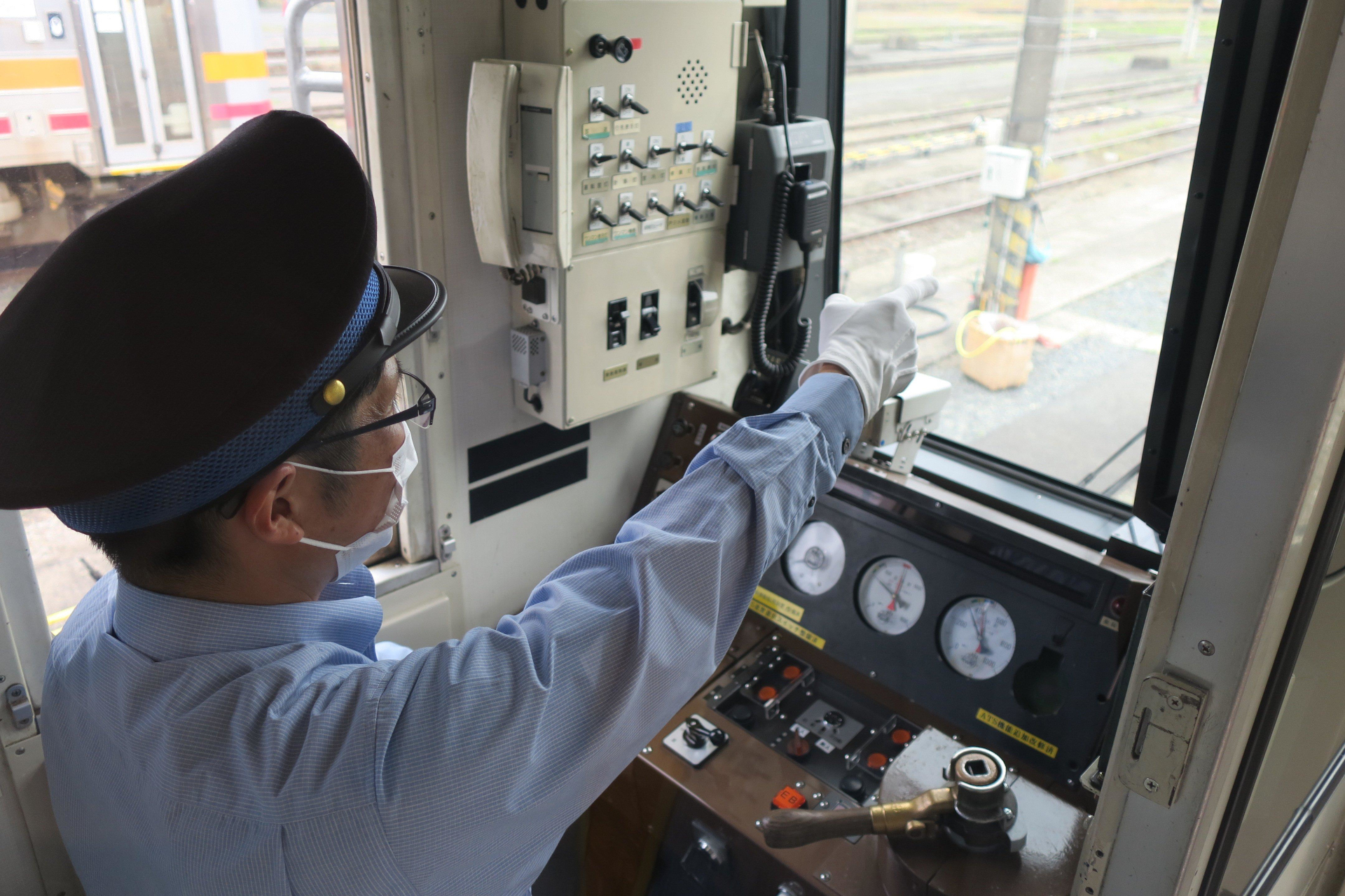 本物の運転士指導のもと和気訓練線を1往復（片道400m）運転できる