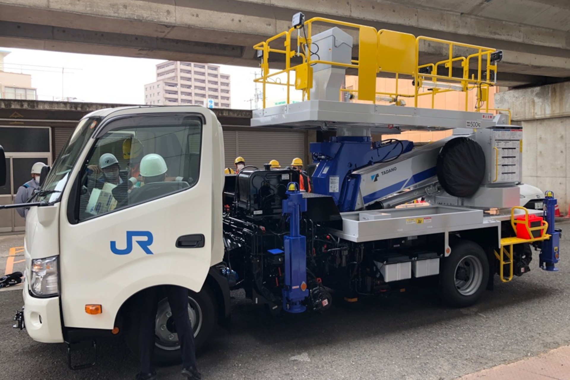 糸崎基地では特殊車両による作業見学や運転士用のシミュレータを体験