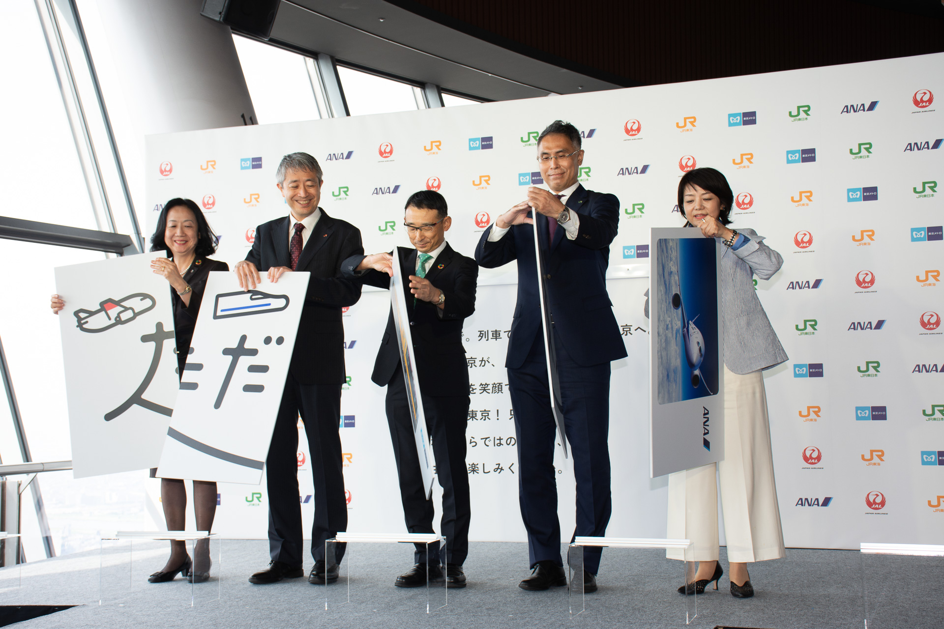 5社のパネルが1つになってキャンペーンロゴに