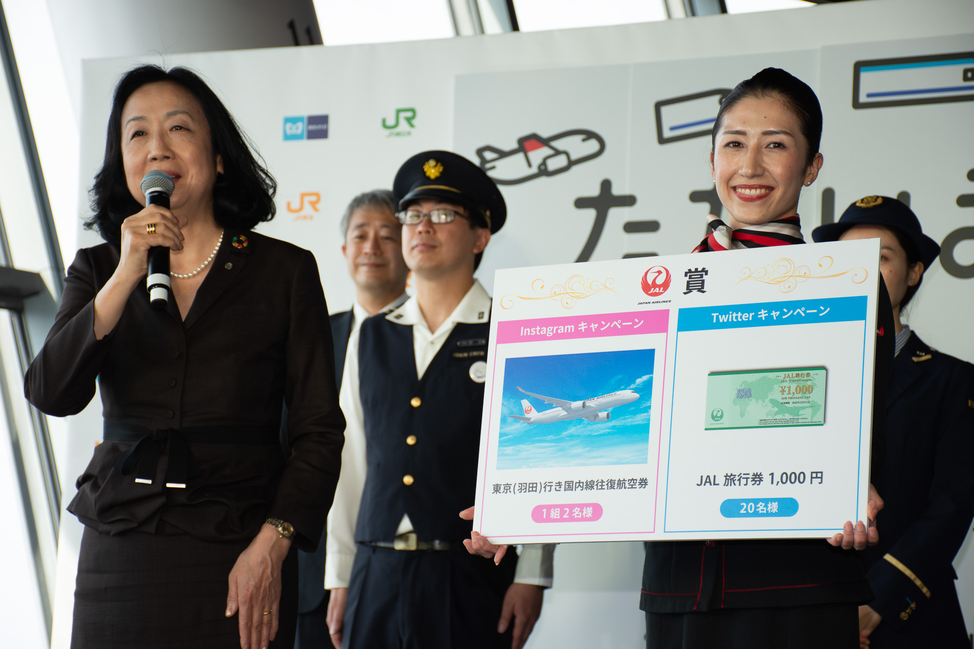 日本航空株式会社 執行役員 旅客営業本部 営業統括 中野星子氏（左）