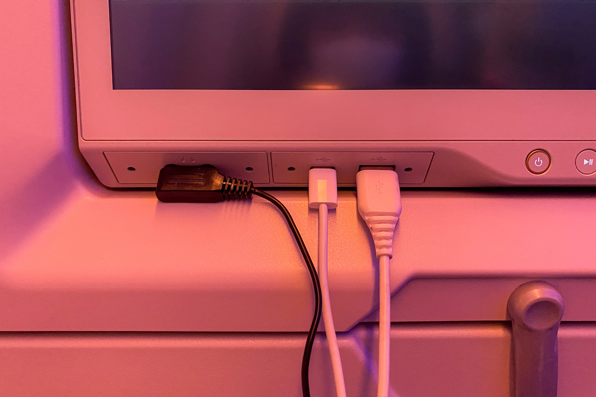 USBポートはType-AとType-Cの両方あって便利でした