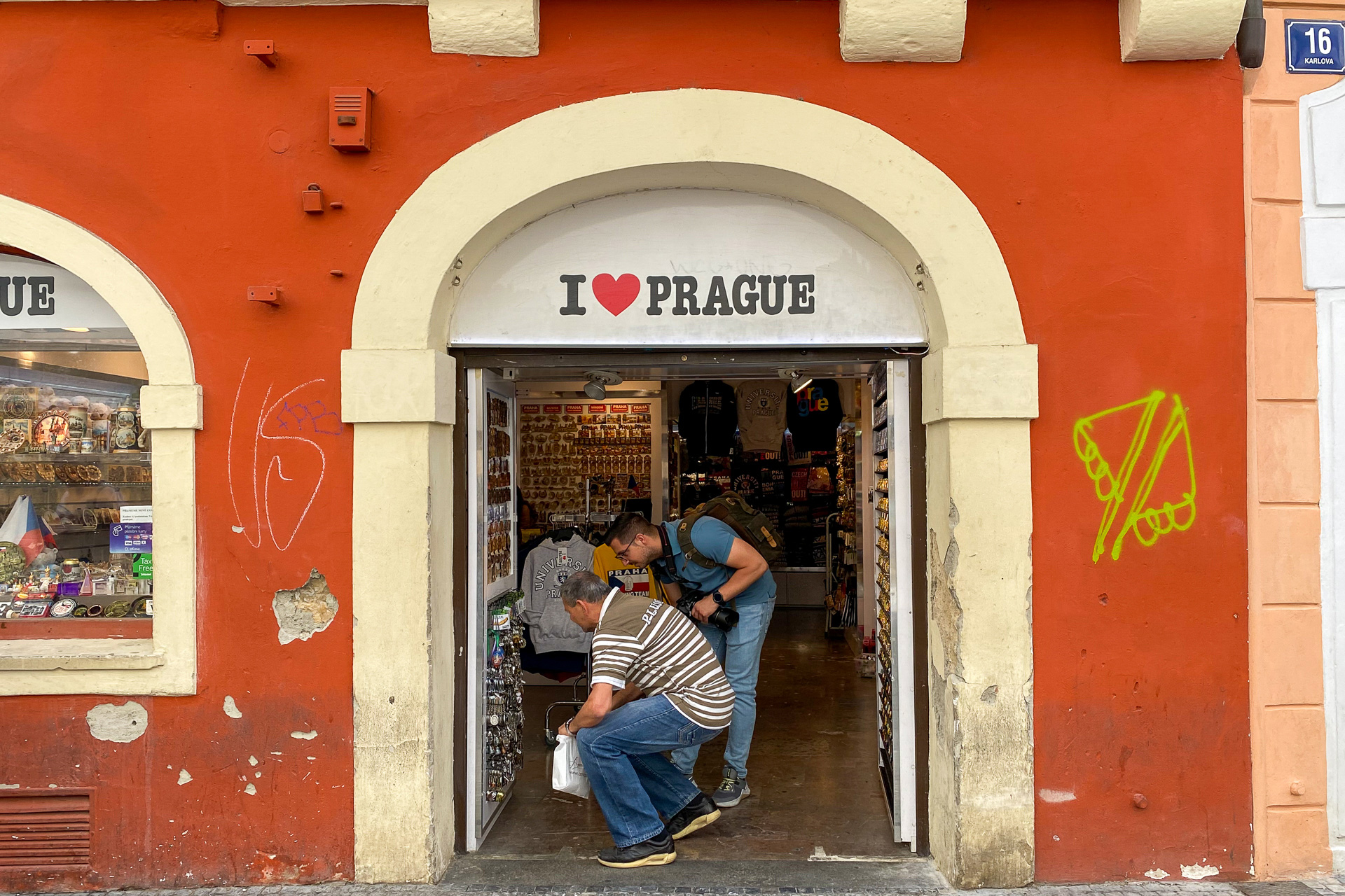 「アイ ラブ ○○○」系は世界共通ですね