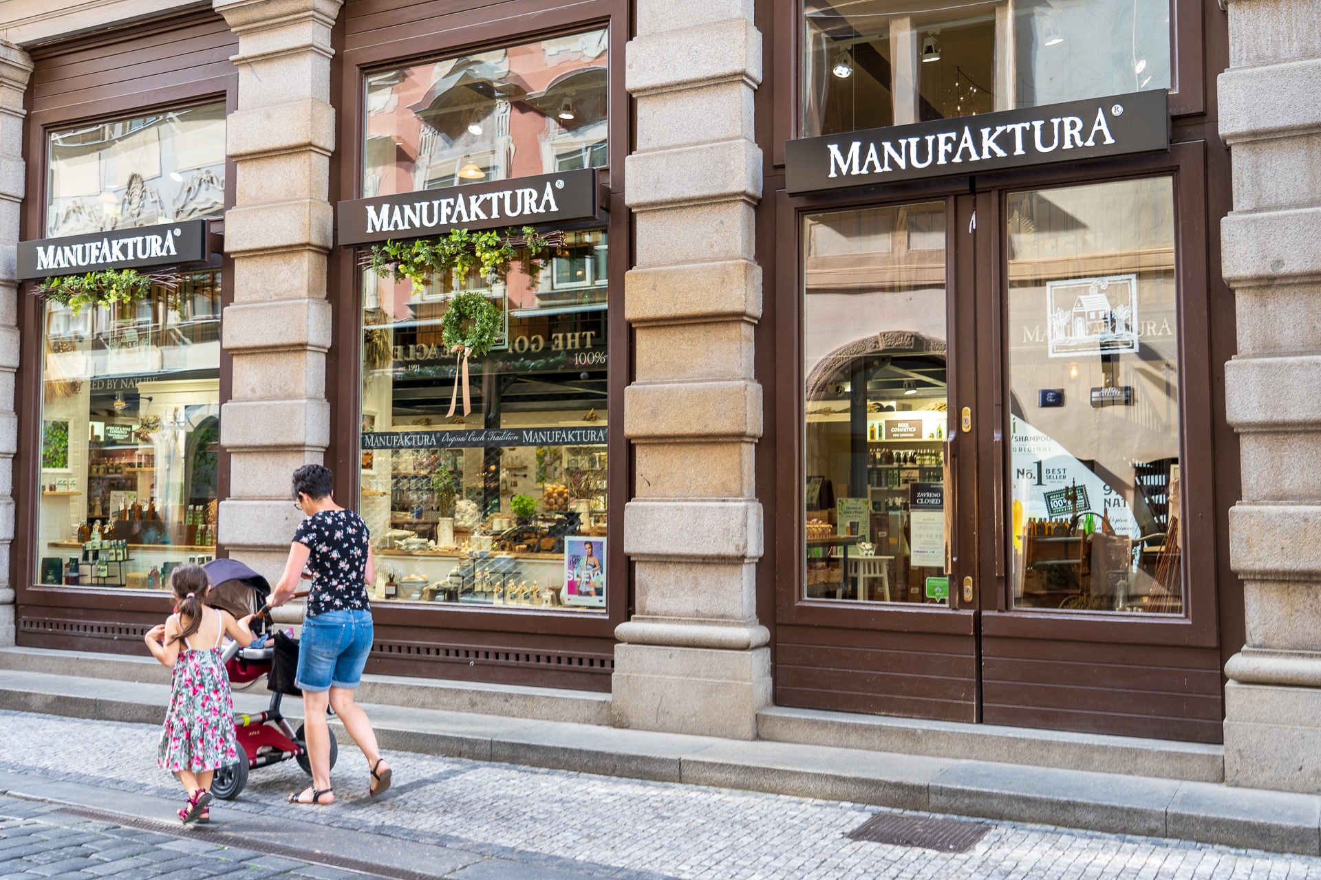 自然派化粧品ブランド「MANUFAKTURA（マヌファクトゥーラ）」。ビールを使ったシャンプーやハンドクリームなどはお土産に最適