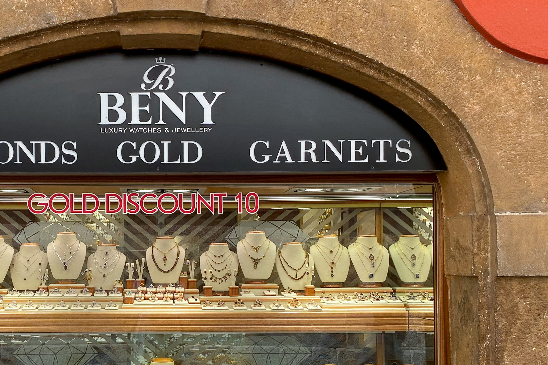 私の誕生石（1月）であるガーネットはチェコの定番土産。買いませんでしたが