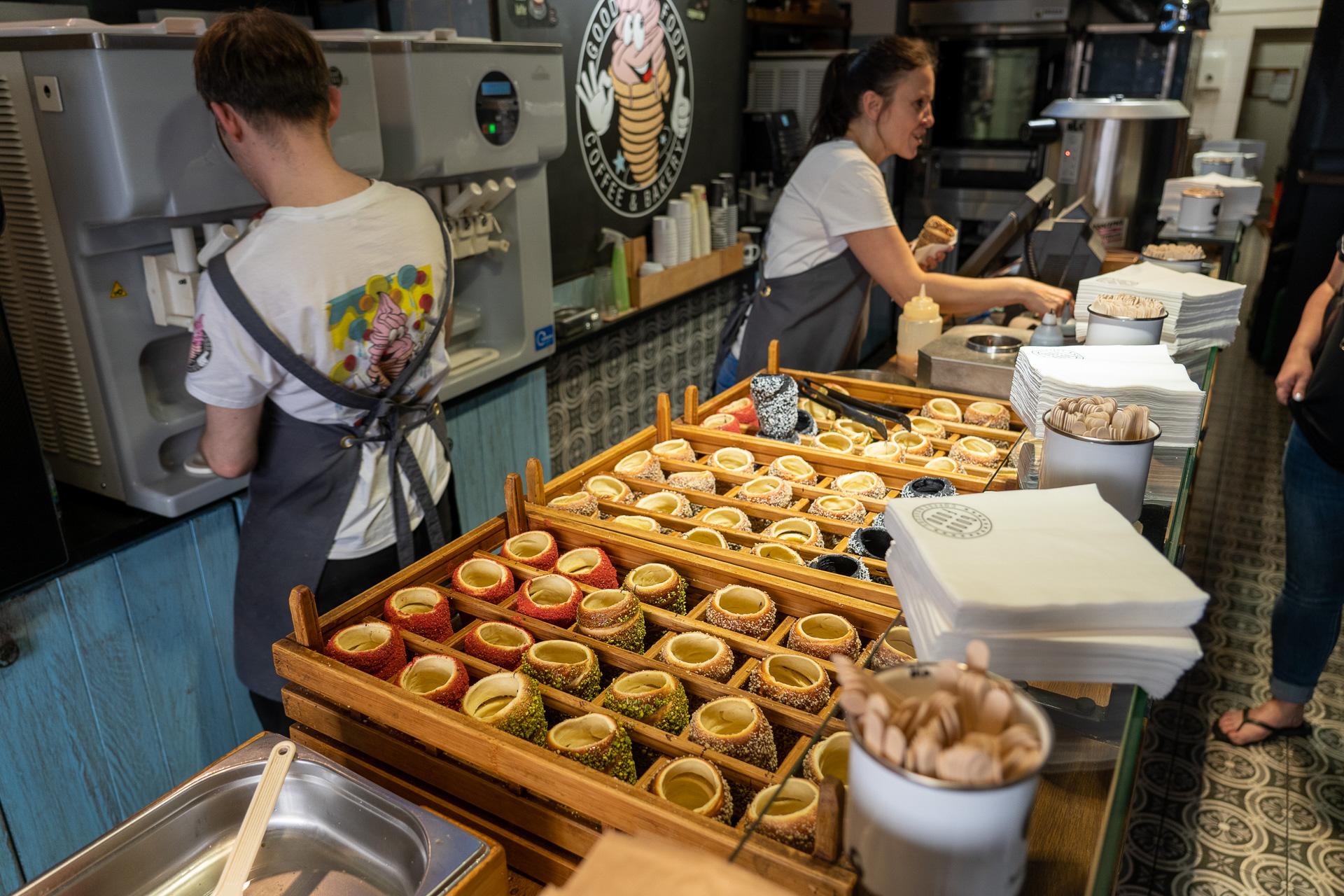 トゥルデルニークをアイスクリームのコーン代わりにしたスイーツが大人気