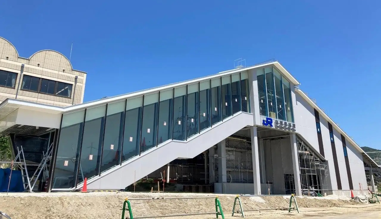 6月12日時点の駅西側の外観