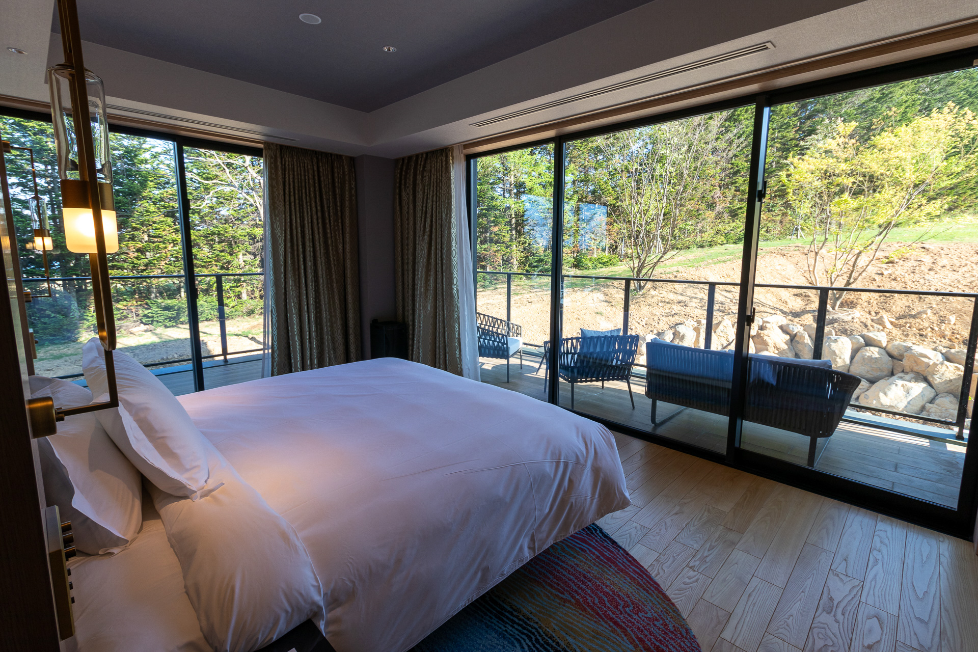 ベッドルームやシャワールームなどが2つあるのが特徴