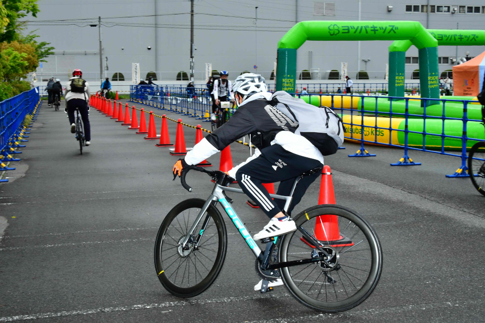 会場内のミニ試乗コースで乗り味を確かめることも可能