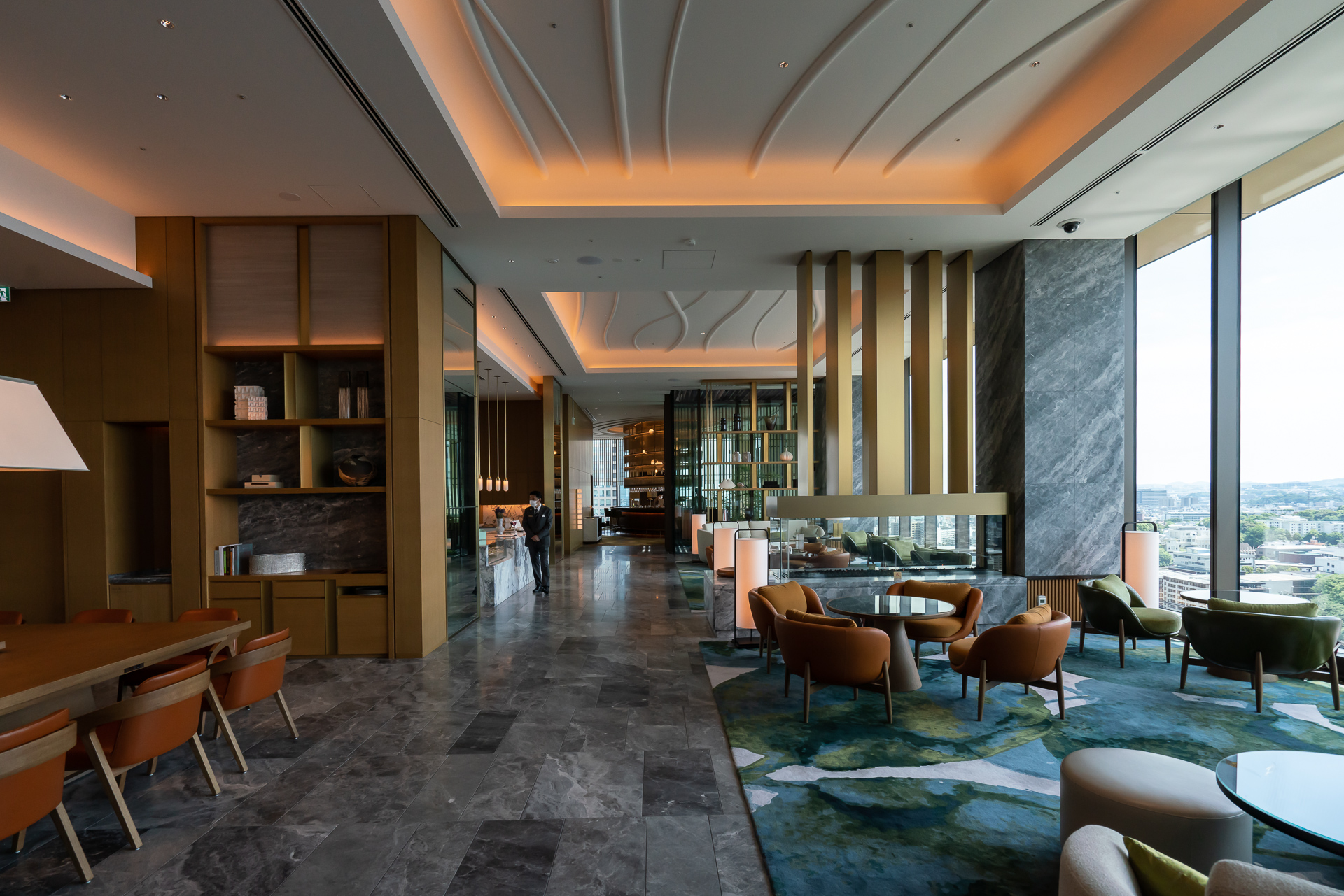 ロビーラウンジ奥にあるペストリーショップ「シュガー・マーチャント」ではケーキなどが味わえる