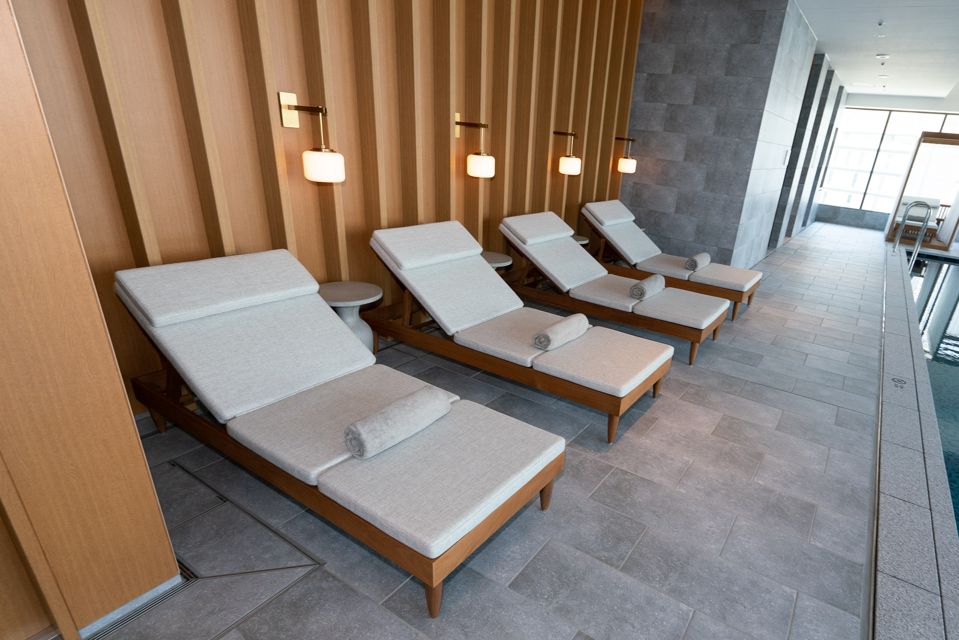 オープンなチェアベッド