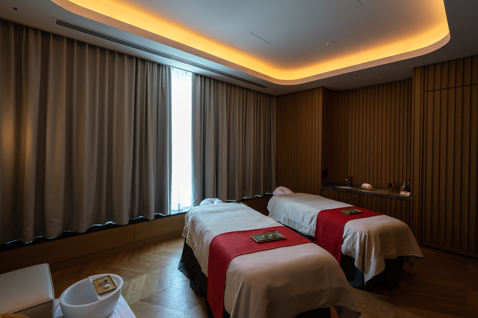 トリートメントルームは4室。こちらはカップル向けの部屋