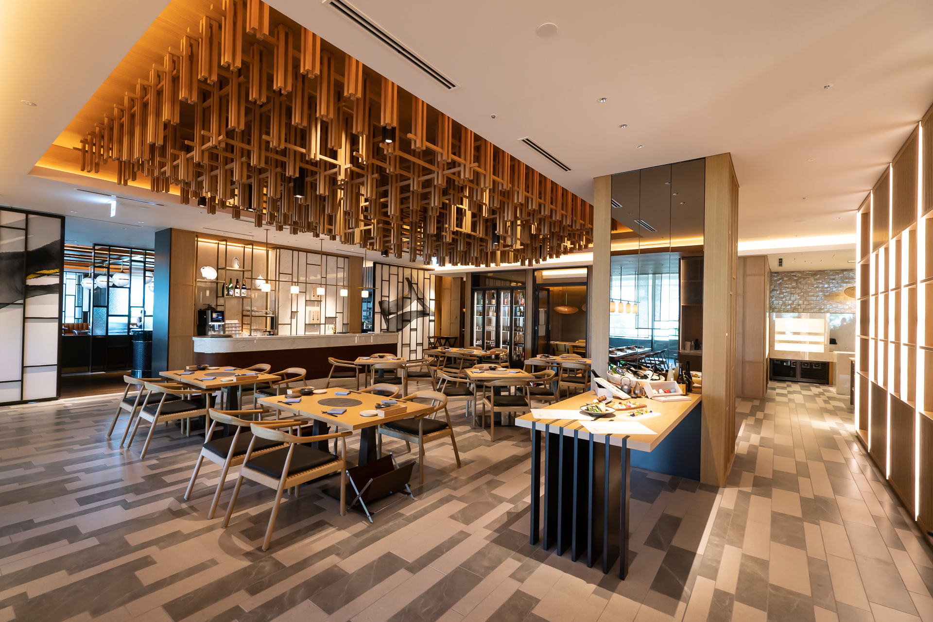 モダン日本食レストラン「喫水線（きっすいせん）」