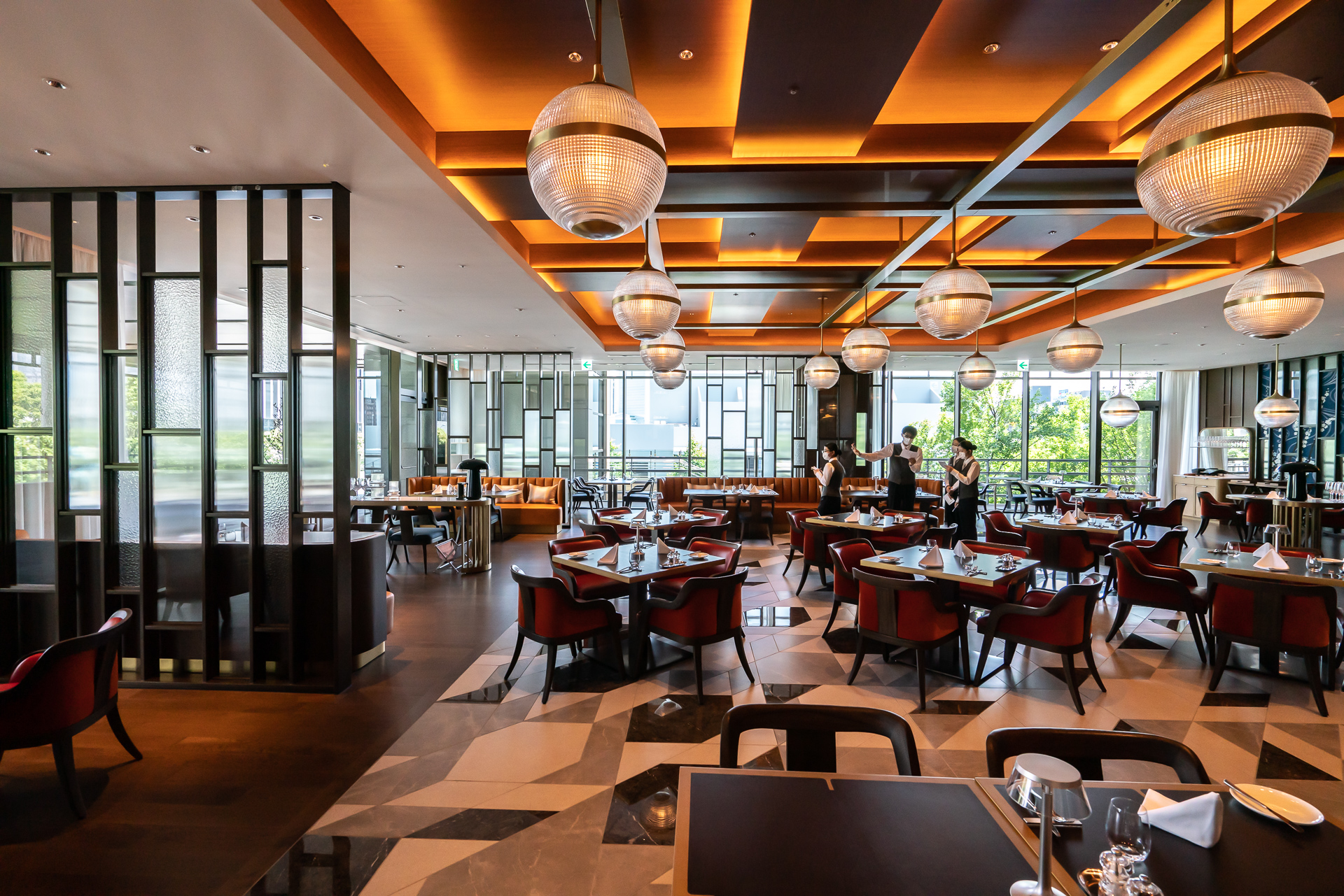 カジュアルフレンチ「ブラッスリー・デュ・ケ」は「喫水線」の奥にある