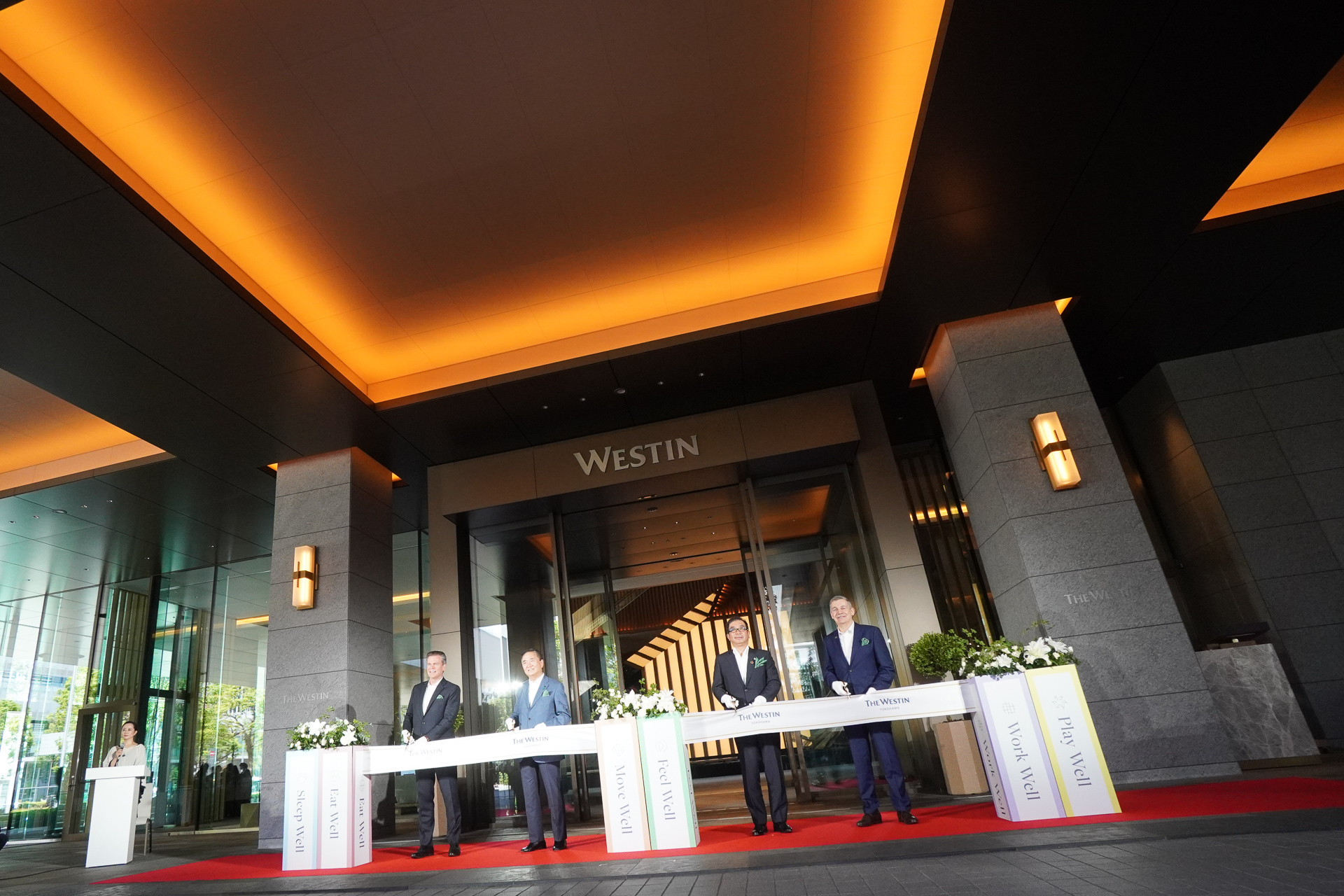 オープニングセレモニーで行なわれたテープカット