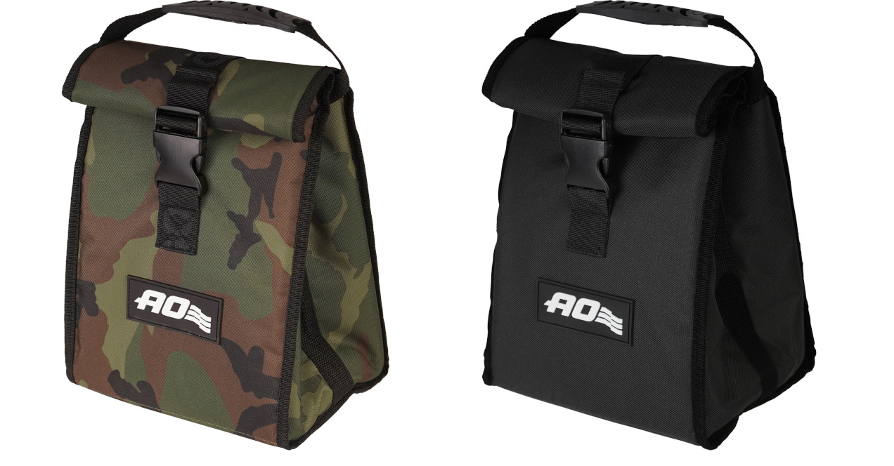 ランチクーラー、（左）ウッドランドカモ（右）ブラック