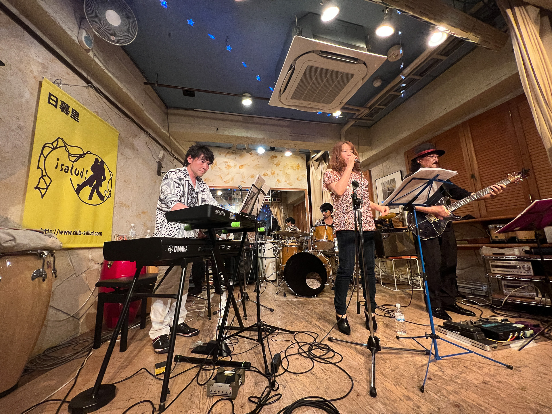 生バンドで踊れる贅沢