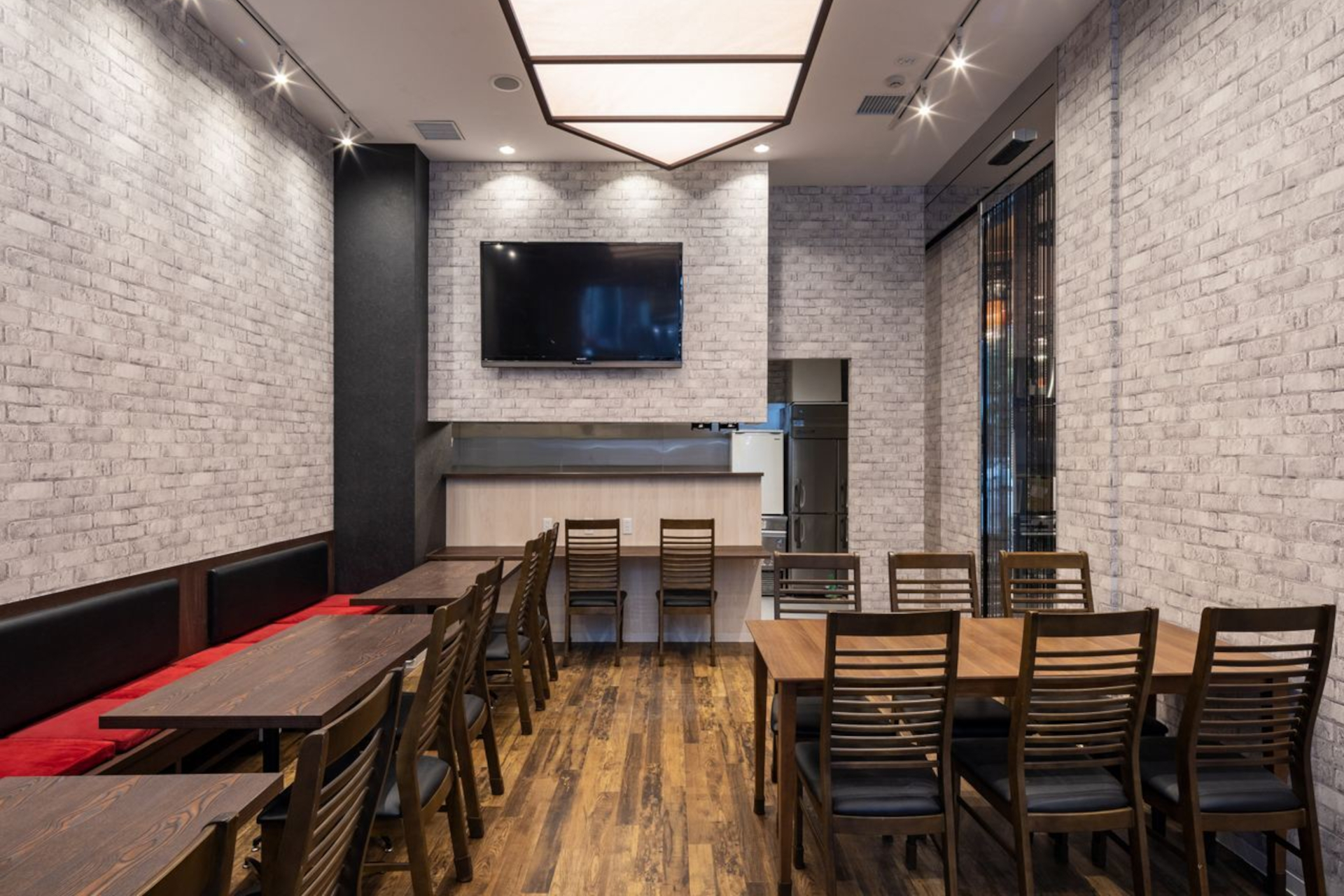 1階「広島風お好み焼き鉄板焼き 花火」