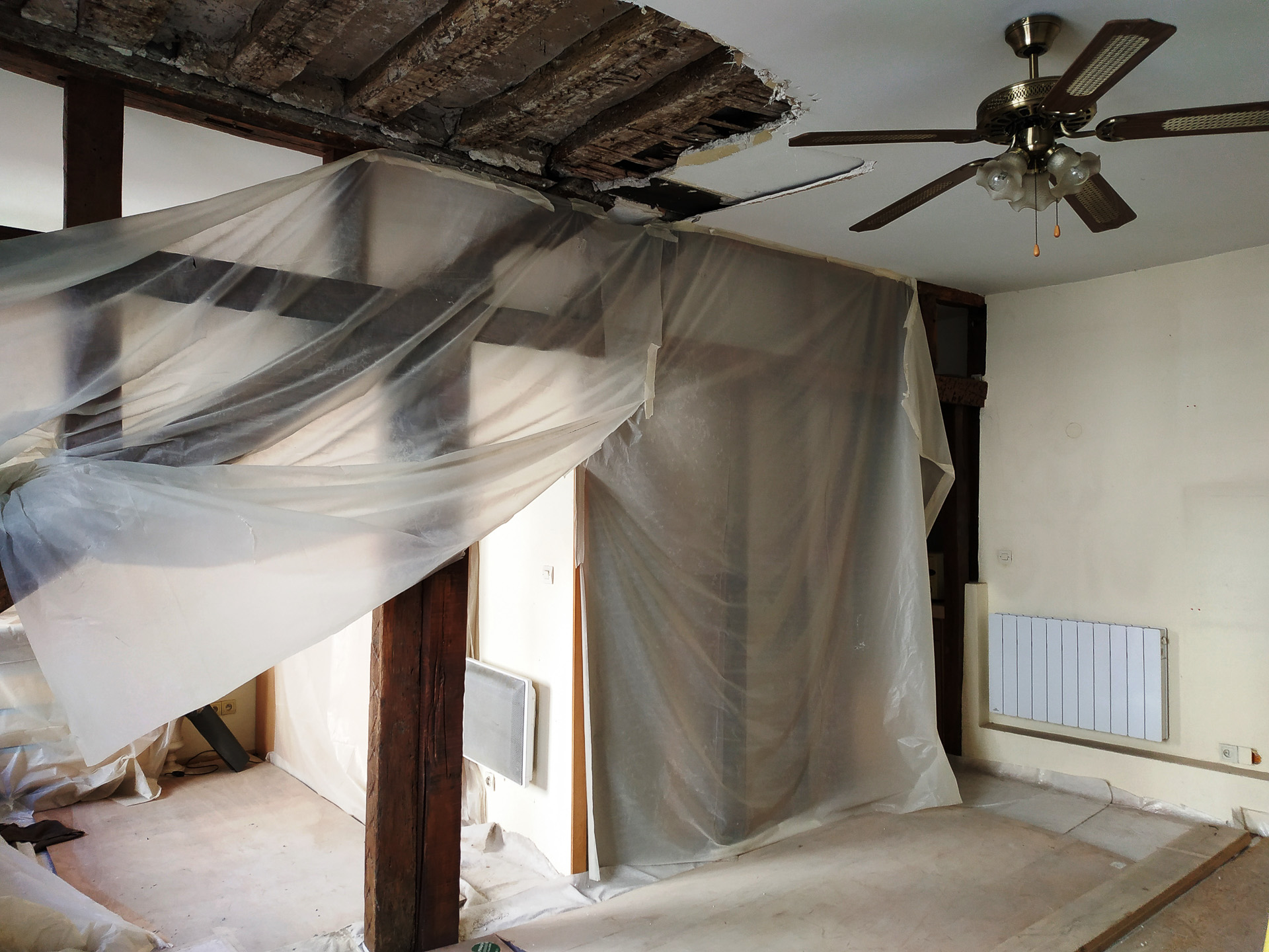 パリ3区のアパートは、間取り以外はほぼ全面リフォームとなりました。自分たちでやったところも多数