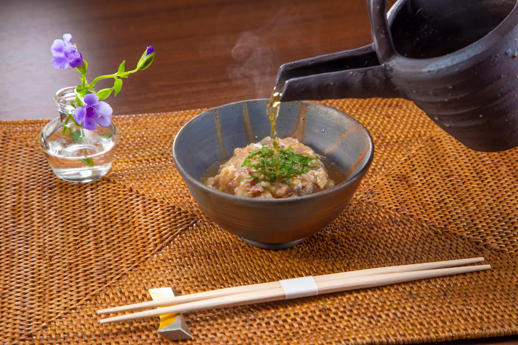 郷土料理のなめろうを使い、さまざまな食べ方ができる