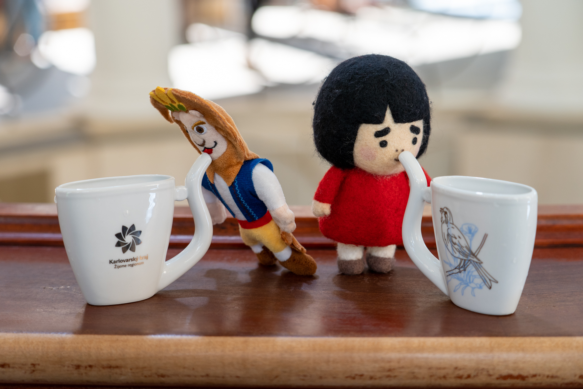 鉄っぽくて、少し炭酸が感じられて、ちょっと酸っぱくて苦い味。はっきり言って美味しくないのであります（レフ丸くんもそう言っていました）