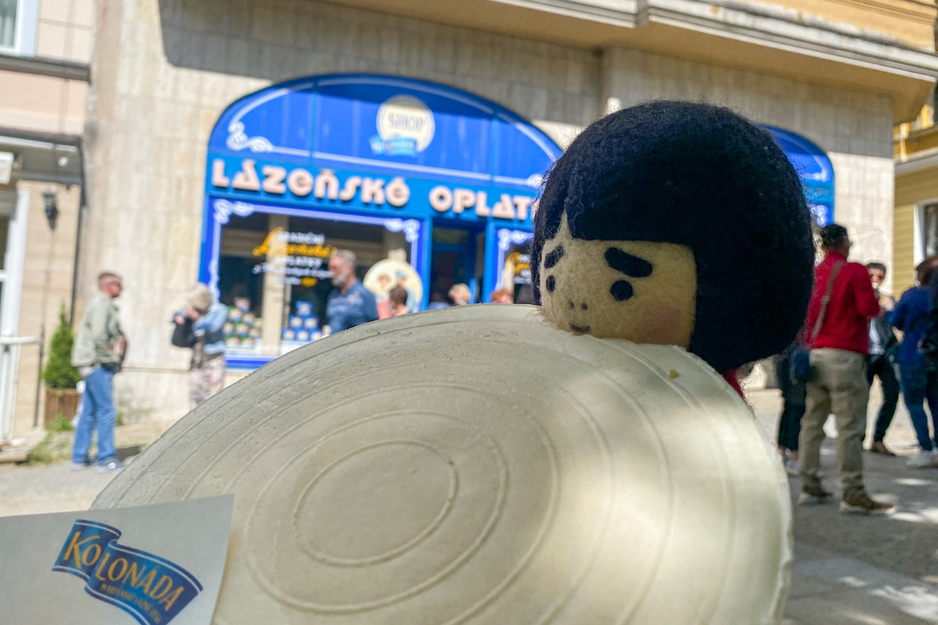 軽い食感のスパワッフル。ほんのり甘くて美味しいですわ〜