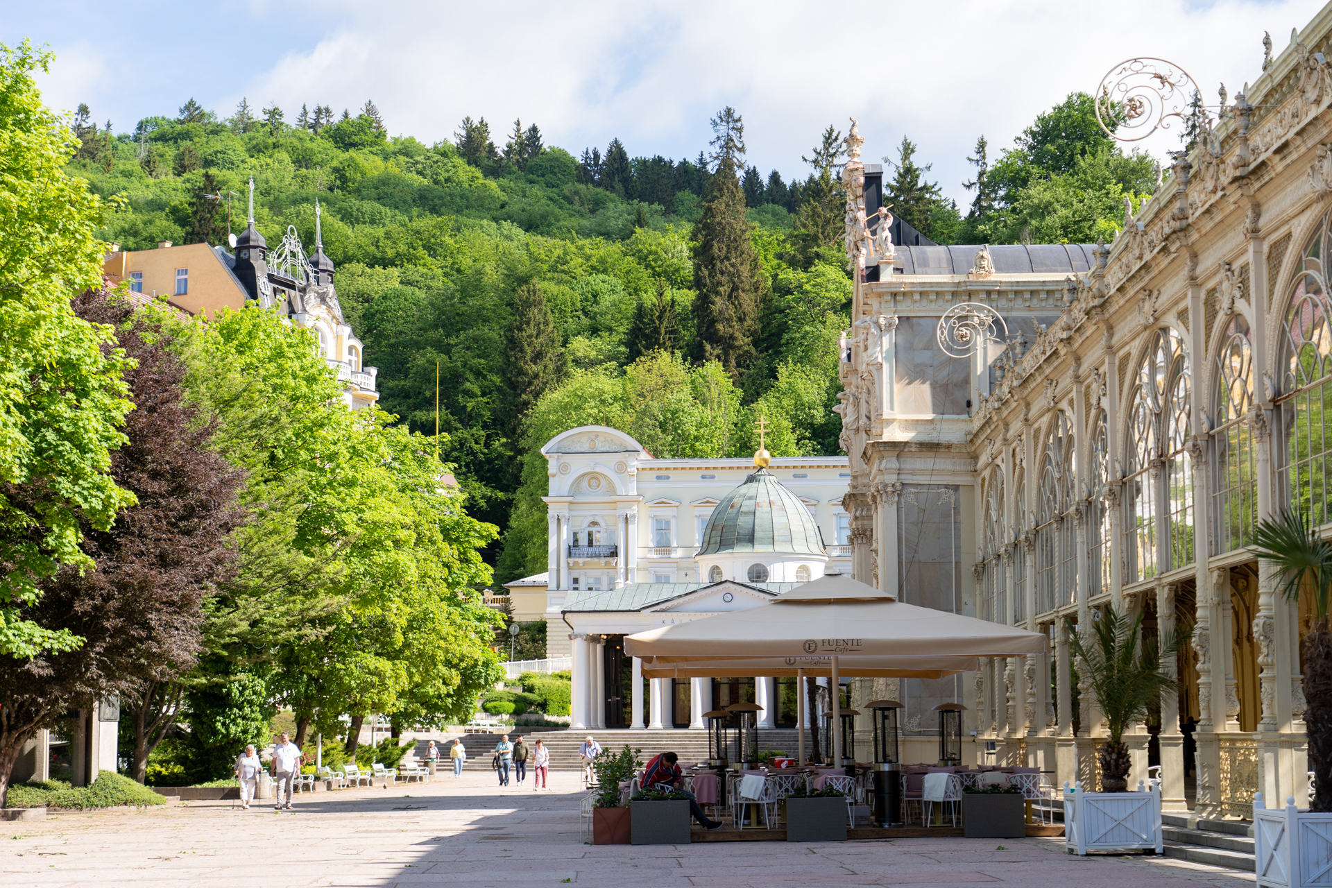 ゲーテにショパン、カフカ、シュトラウスなども保養に訪れたというマリアーンスケー・ラーズニェ。緑が豊かで滞在しているだけでも健康になれちゃいそうな美しい街でした