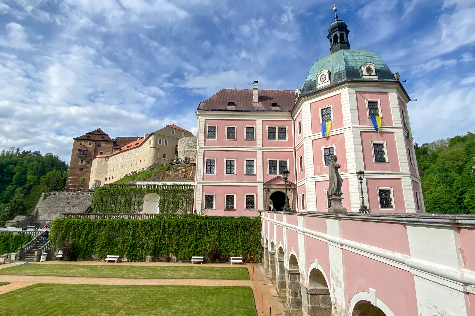 田舎の静かな村といった感じの場所にあるベチョフ・ナト・テプロウ