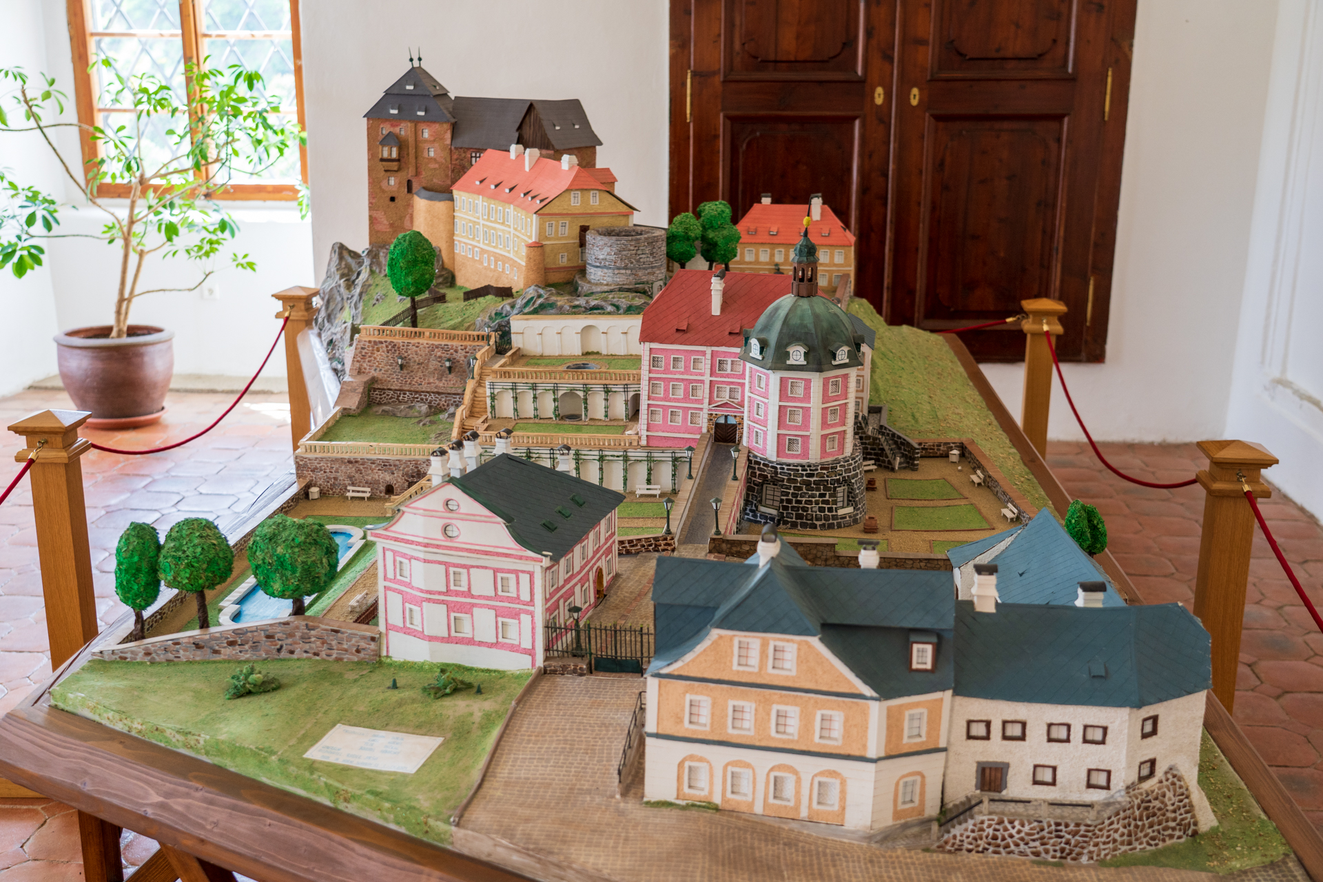 ベチョフ・ナト・テプロウの可愛らしいミニチュア模型