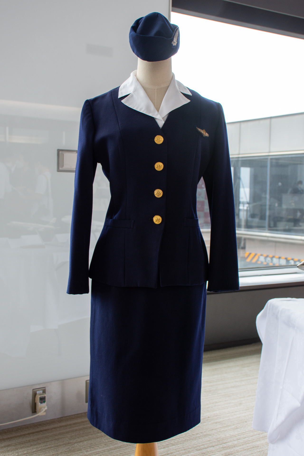 就航当時のCAの制服（3代目制服：1960年8月～1967年3月）