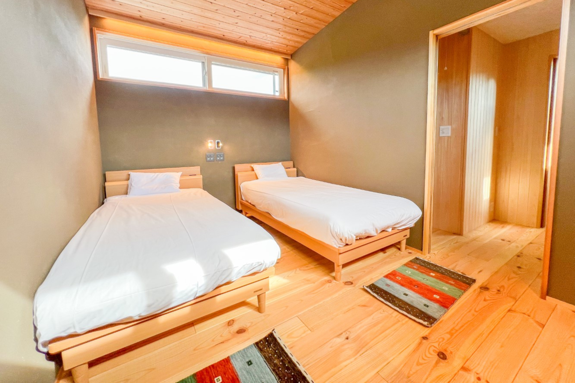 木のぬくもりを感じるおもちゃ館本館の部屋