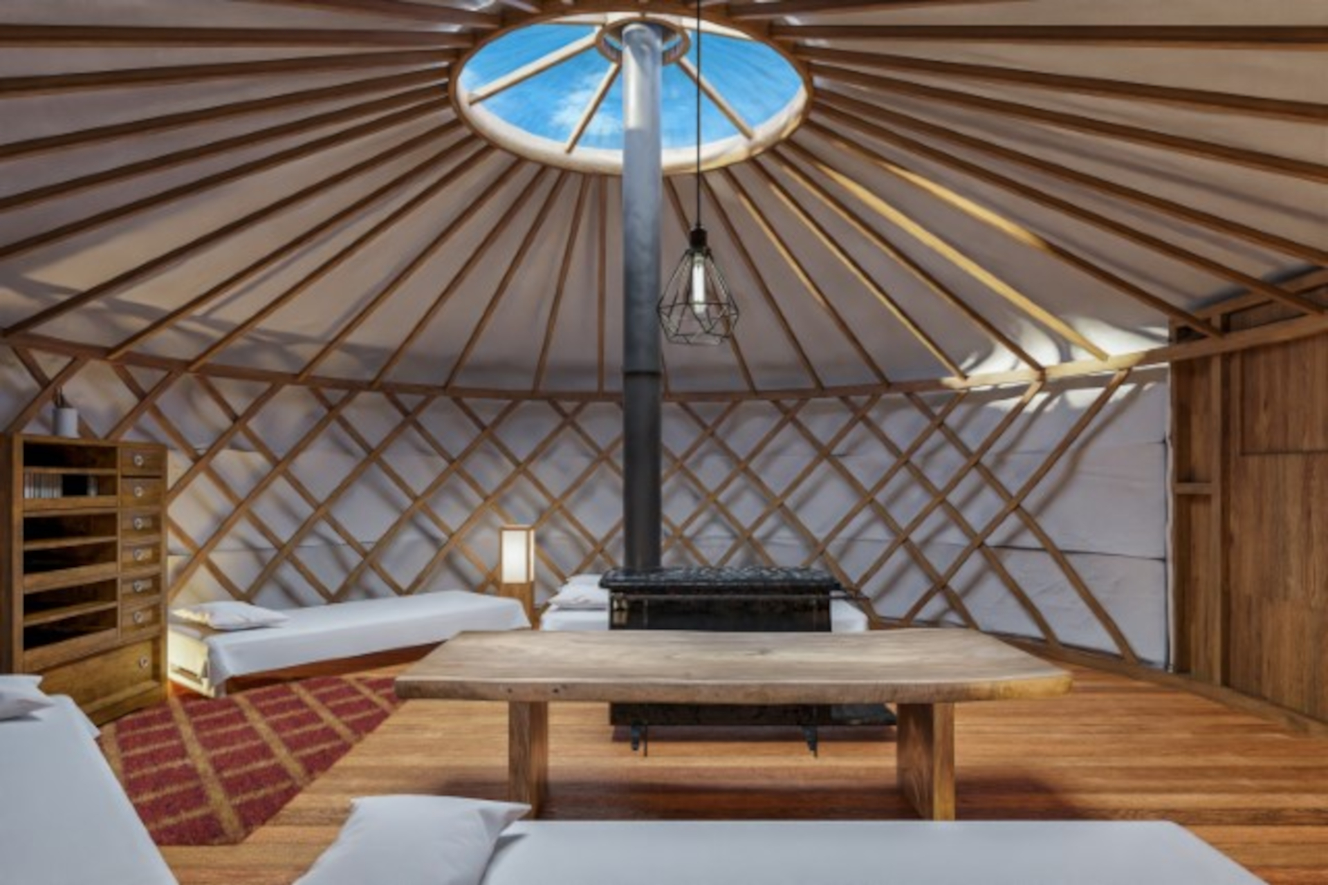 秘密基地のような1棟貸切ゲルにも宿泊できる