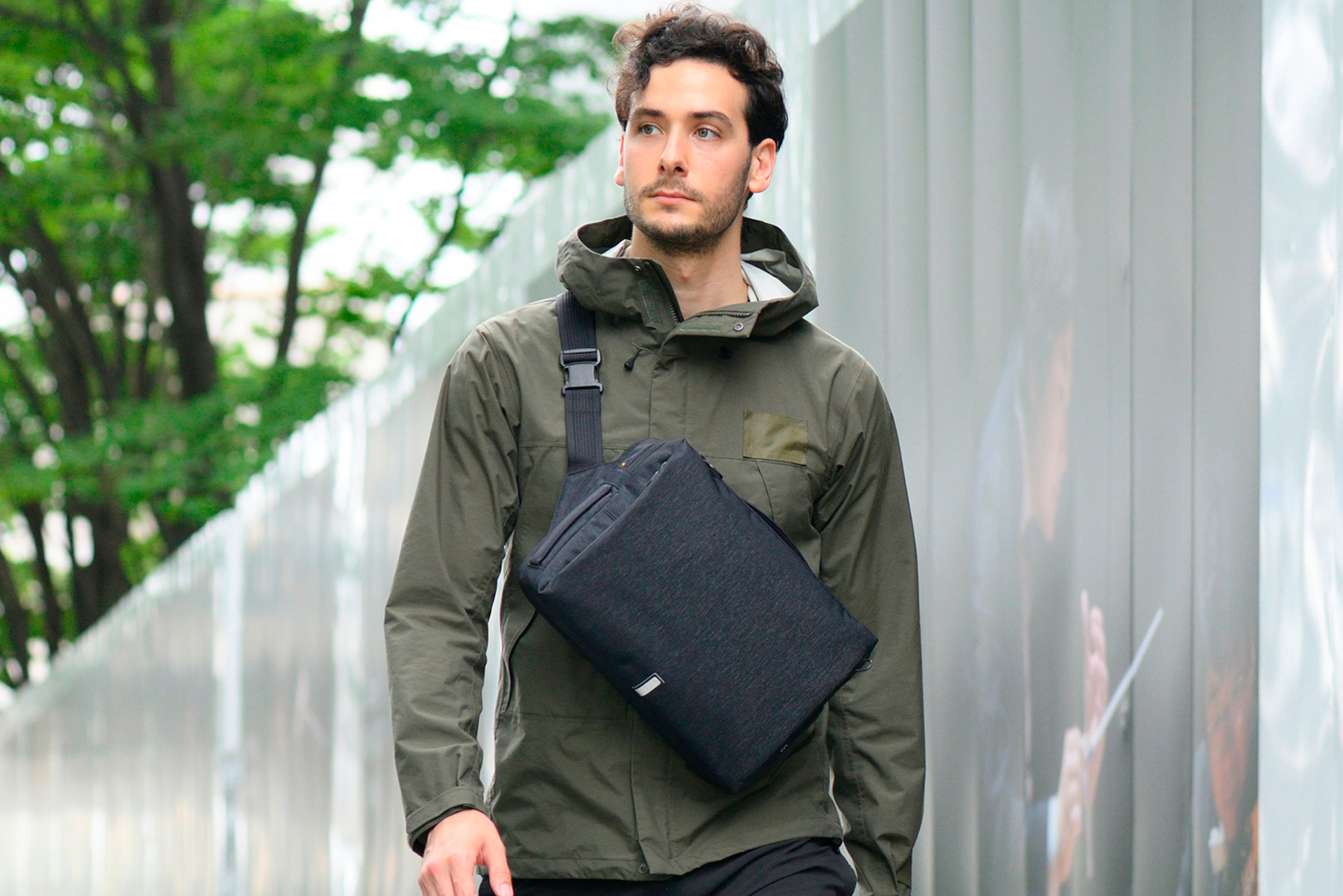 カジュアルでシーンに溶け込む