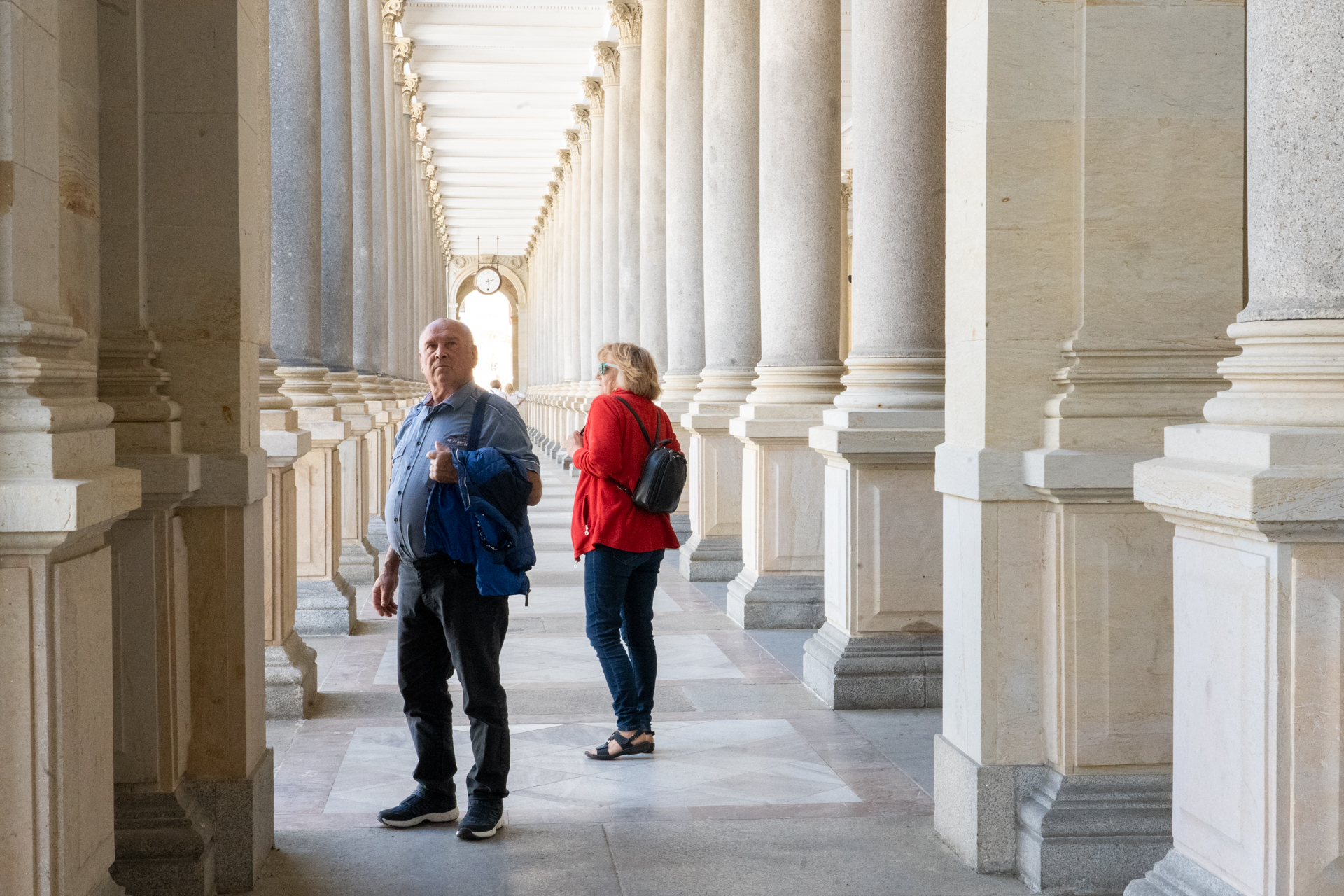 神殿のような回廊のあるコロナーダ